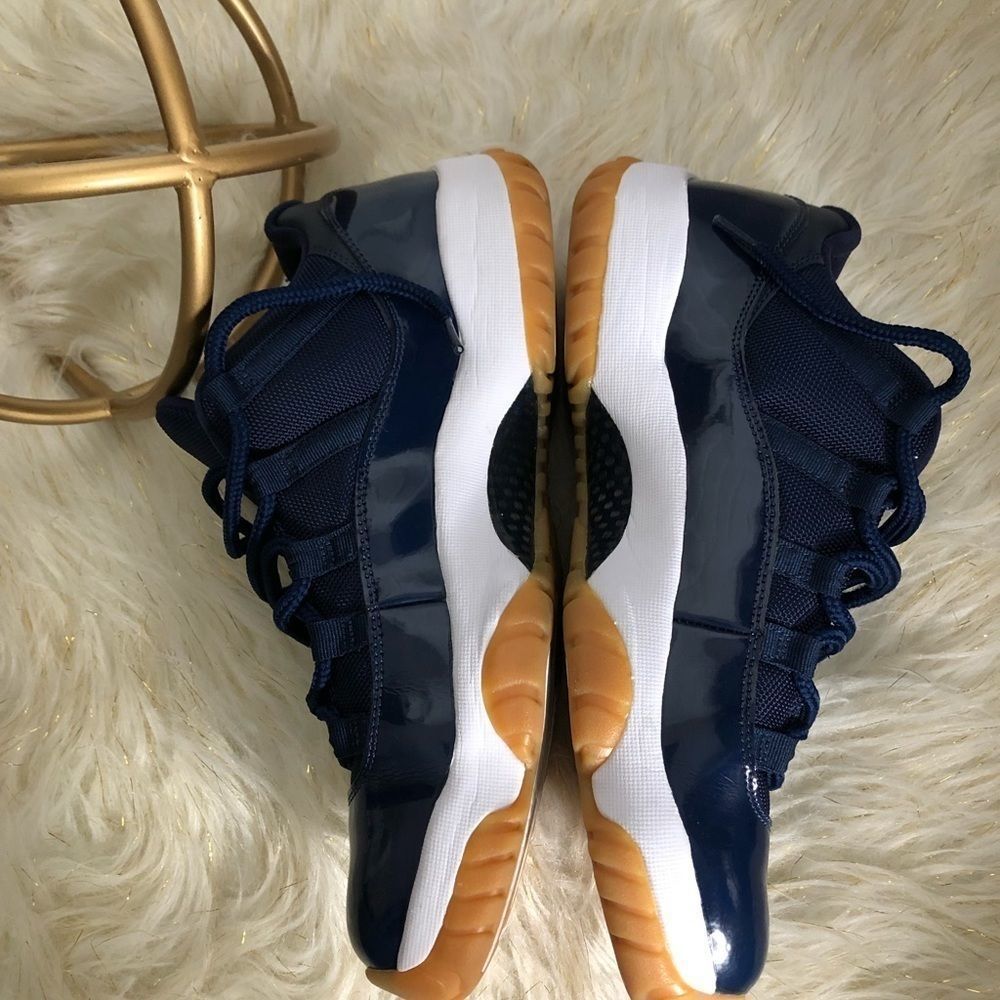 Air Jordan 11 Retro Low - Picture 3 of 7